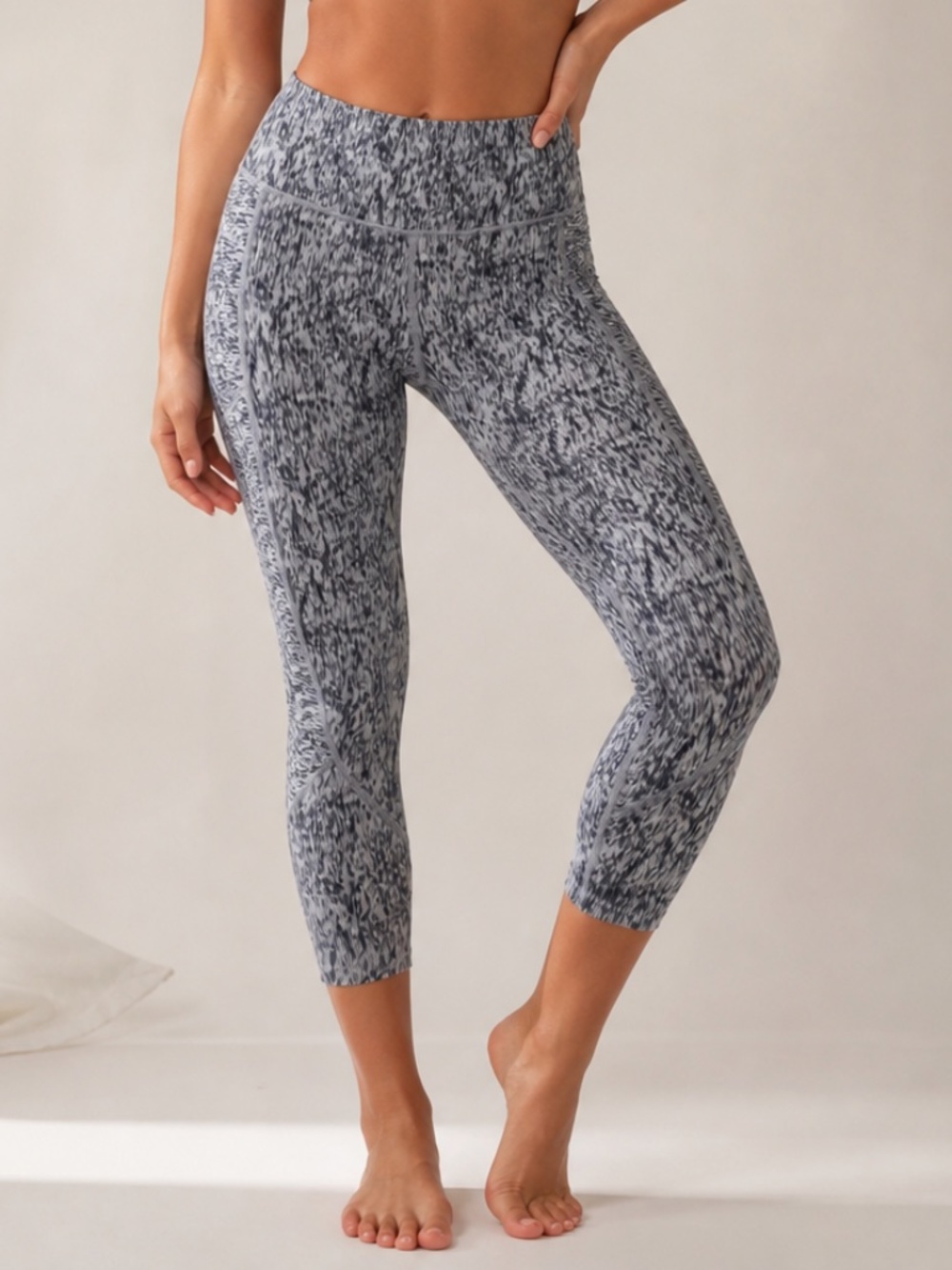 Victoria’s Secret Sport Capri Leggings Gray Space Dye Womens Size Large